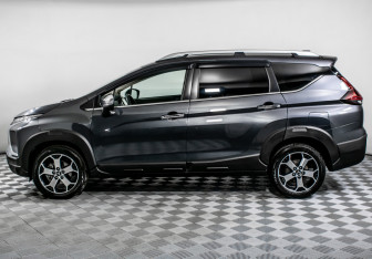 Подержанный автомобиль Mitsubishi Xpander 2022 года (8 фото)