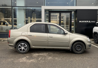 Подержанный автомобиль Renault Logan Sedan 2010 года (4 фото)