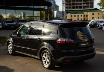Подержанный автомобиль Ford S-MAX 2006 года (5 фото)