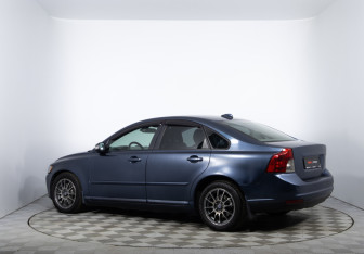 Подержанный автомобиль Volvo S40 2007 года (7 фото)