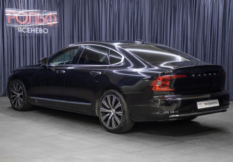 Подержанный автомобиль Volvo S90 2021 года (7 фото)