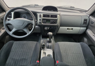 Подержанный автомобиль Mitsubishi Pajero Sport 2005 года (11 фото)