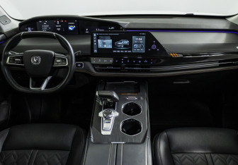 Подержанный автомобиль Changan UNI-K 2023 года (12 фото)