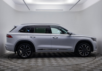 Подержанный автомобиль Geely Monjaro 2023 года (4 фото)