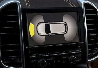 Подержанный автомобиль Porsche Cayenne 2012 года (24 фото)