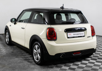 Подержанный автомобиль MINI Hatch 2020 года (7 фото)