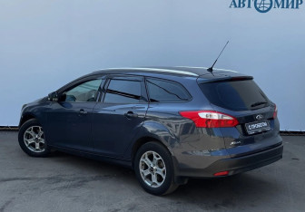 Подержанный автомобиль Ford Focus Wagon 2012 года (6 фото)