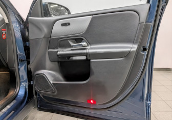 Подержанный автомобиль Mercedes-Benz GLB 2021 года (23 фото)