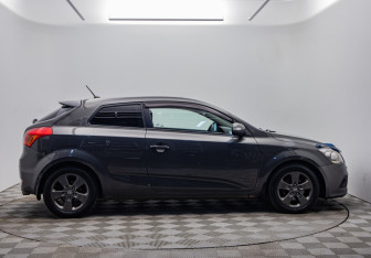 Подержанный автомобиль Kia Ceed Hatchback 2011 года (7 фото)