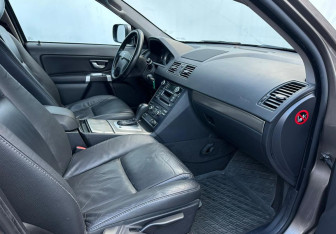 Подержанный автомобиль Volvo XC90 2011 года (13 фото)