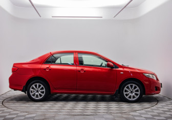 Подержанный автомобиль Toyota Corolla Sedan 2008 года (4 фото)