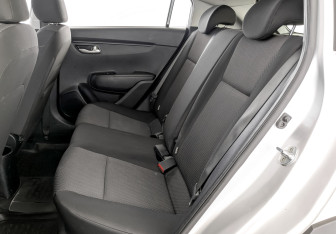 Подержанный автомобиль Kia Rio Hatchback 2021 года (12 фото)