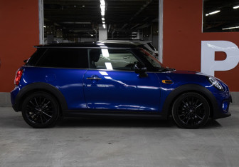 Подержанный автомобиль MINI Hatch 2018 года (4 фото)