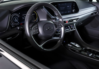 Подержанный автомобиль Hyundai Sonata 2023 года (16 фото)