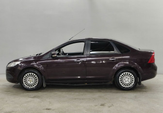 Подержанный автомобиль Ford Focus Sedan 2009 года (8 фото)