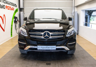 Подержанный автомобиль Mercedes-Benz GLE 2015 года (2 фото)