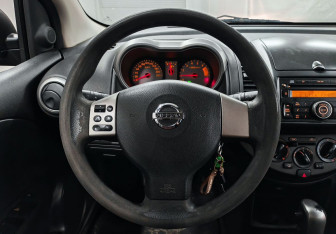Подержанный автомобиль Nissan Note 2008 года (12 фото)