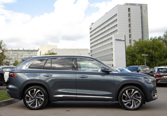 Подержанный автомобиль Geely Monjaro 2023 года (3 фото)