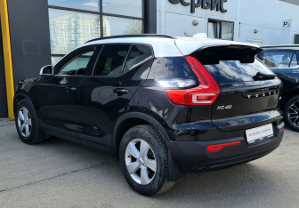 Подержанный автомобиль Volvo XC40 2020 года (8 фото)