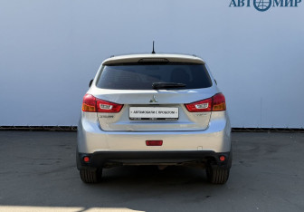 Подержанный автомобиль Mitsubishi ASX 2013 года (6 фото)