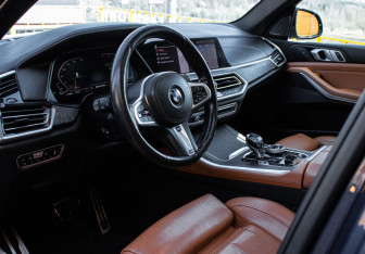 Подержанный автомобиль BMW X5 2018 года (12 фото)