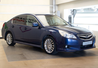 Подержанный автомобиль Subaru Legacy Sedan 2011 года (3 фото)