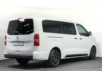 Подержанный автомобиль Peugeot Traveller 2022 года (5 фото)