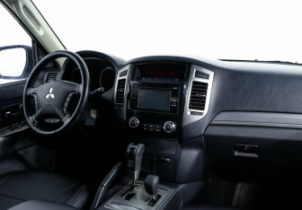 Подержанный автомобиль Mitsubishi Pajero 2016 года (5 фото)
