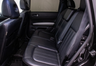 Подержанный автомобиль Nissan X-Trail 2014 года (11 фото)
