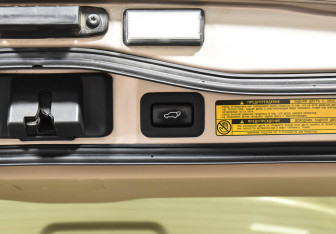 Подержанный автомобиль Toyota Land Cruiser Suv 2015 года (17 фото)