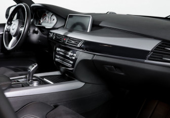 Подержанный автомобиль BMW X5 2015 года (9 фото)
