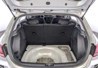 Подержанный автомобиль Kia Rio Hatchback 2021 года (10 фото)