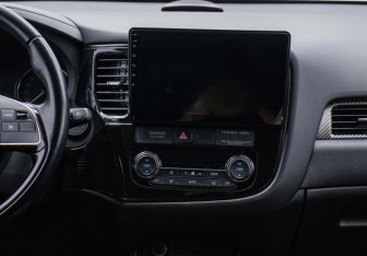 Подержанный автомобиль Mitsubishi Outlander 2015 года (14 фото)