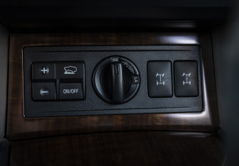 Подержанный автомобиль Toyota Land Cruiser Prado 2011 года (18 фото)