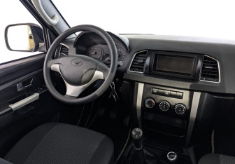 Подержанный автомобиль УАЗ Pickup 2023 года (25 фото)