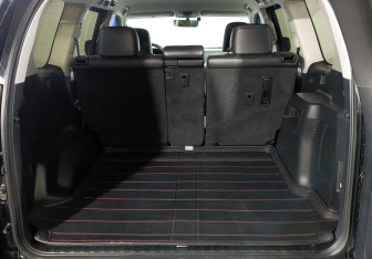 Подержанный автомобиль Toyota Land Cruiser Prado 2019 года (10 фото)