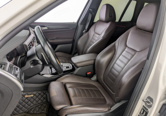 Подержанный автомобиль BMW X3 2021 года (20 фото)