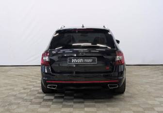 Подержанный автомобиль Skoda Octavia RS Wagon 2020 года (6 фото)