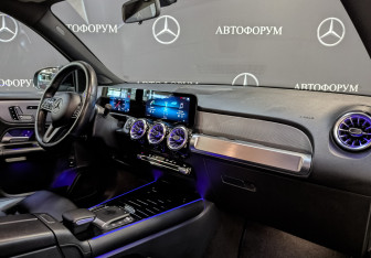 Подержанный автомобиль Mercedes-Benz GLB 2021 года (13 фото)