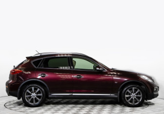 Подержанный автомобиль Infiniti QX50 2016 года (3 фото)