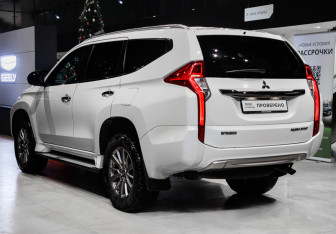 Подержанный автомобиль Mitsubishi Pajero Sport 2017 года (6 фото)