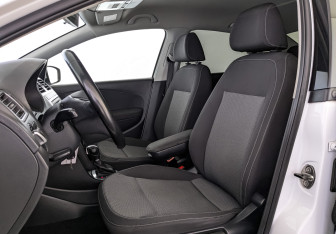 Подержанный автомобиль Volkswagen Polo Sedan 2016 года (20 фото)