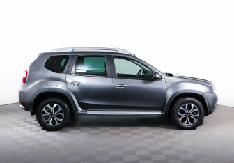 Подержанный автомобиль Nissan Terrano 2016 года (4 фото)