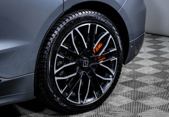 Подержанный автомобиль Zeekr 001 2023 года (15 фото)