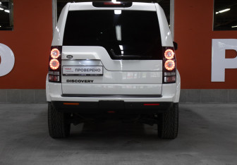 Подержанный автомобиль Land Rover Discovery 2014 года (6 фото)