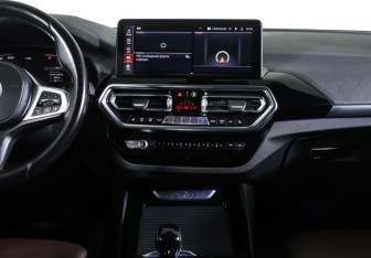 Подержанный автомобиль BMW X3 2021 года (13 фото)