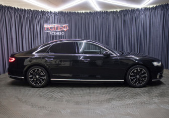 Подержанный автомобиль Audi A8 2018 года (4 фото)