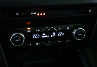 Подержанный автомобиль Mazda 3 Sedan 2014 года (12 фото)