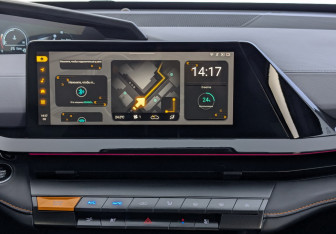 Подержанный автомобиль Changan UNI-V 2023 года (15 фото)