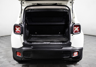 Подержанный автомобиль Jeep Renegade 2018 года (14 фото)